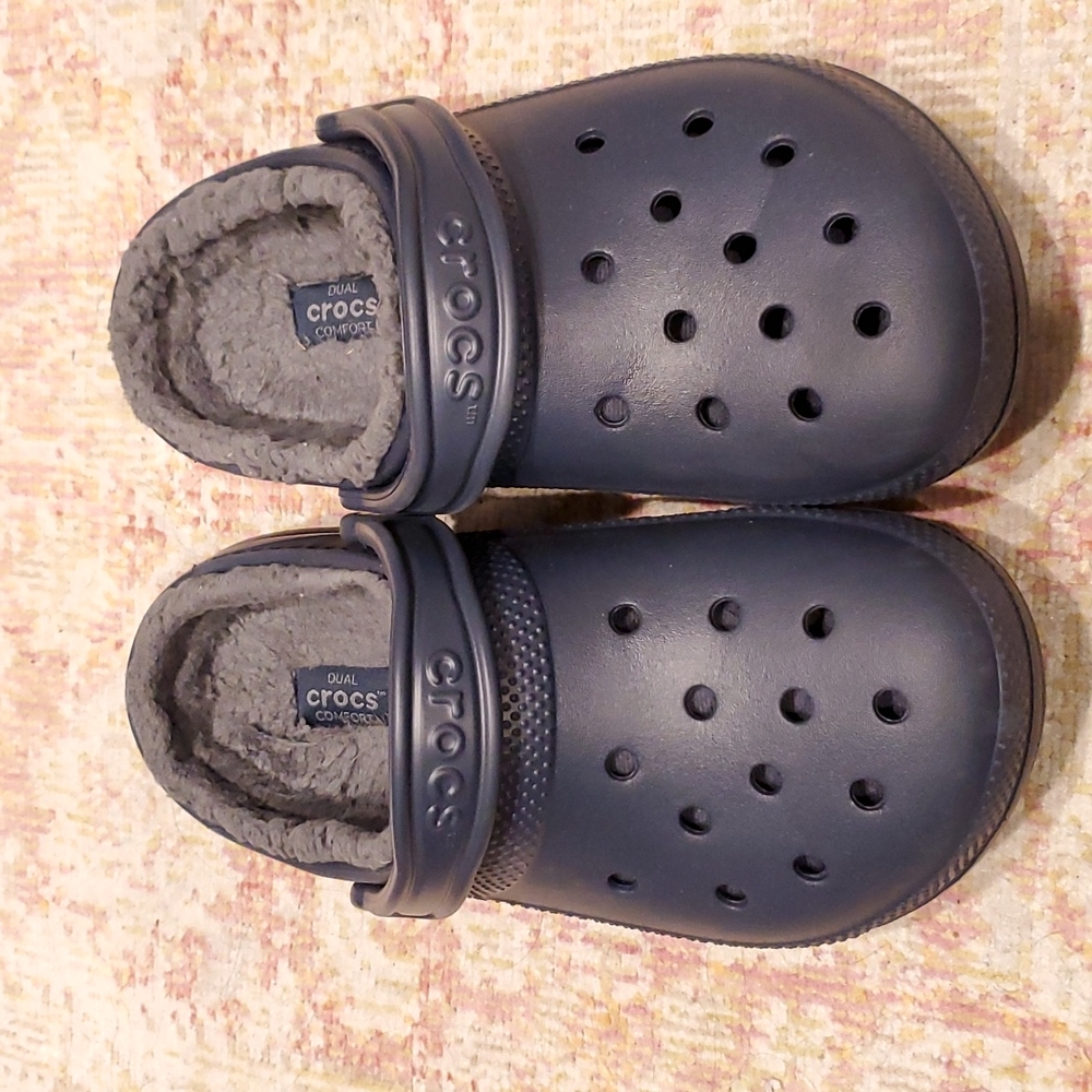 Navy Classic Lined Crocs
